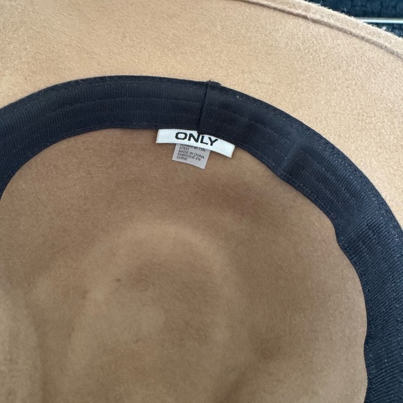 Only Tan Fedora with Black Band - Picture 2 of 2